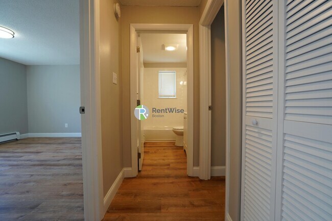 Building Photo - 965 Fellsway