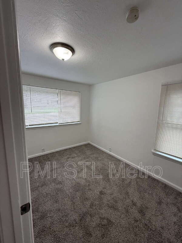 Building Photo - 240 Reasor Dr