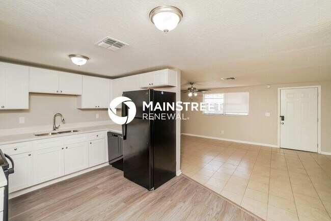 Building Photo - 2 Bedroom Pet-Friendly Home in Port Richey...