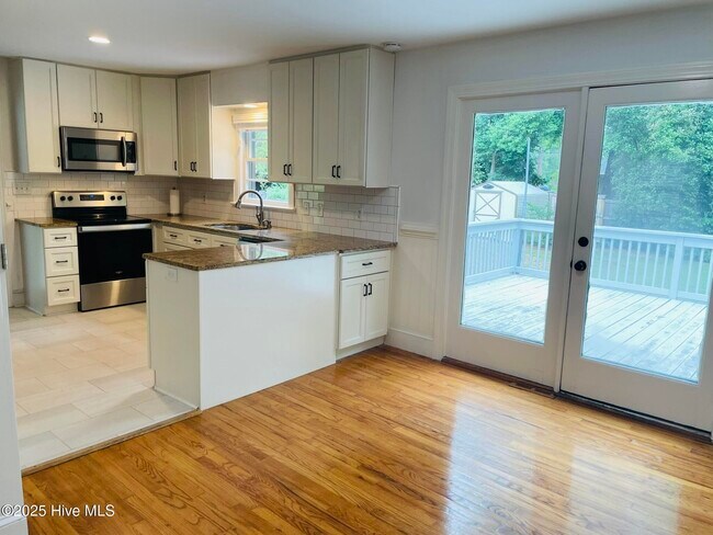 Building Photo - 2417 Slay Dr