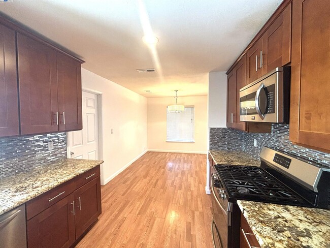 Building Photo - 3428 San Marino Ave