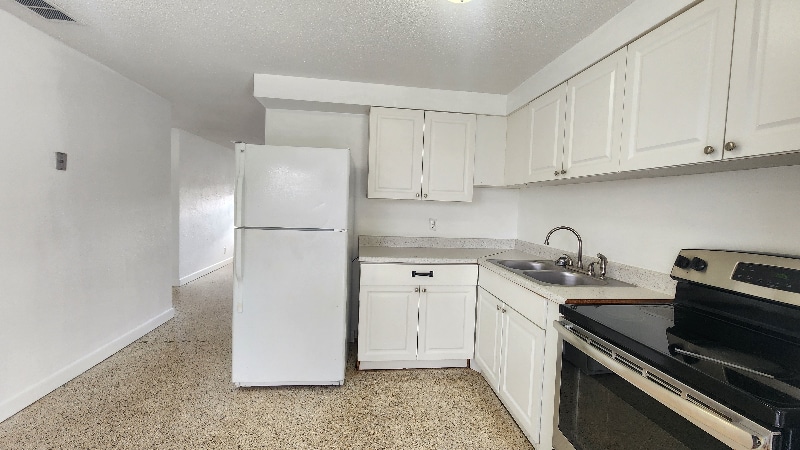 Building Photo - 1750 S Palmetto Ave