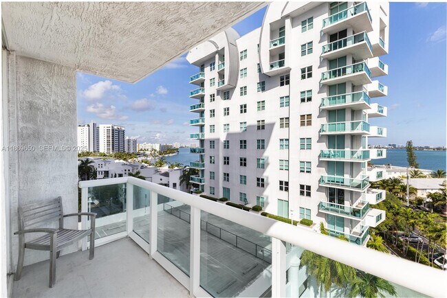 Building Photo - 7900 Harbor Island Dr