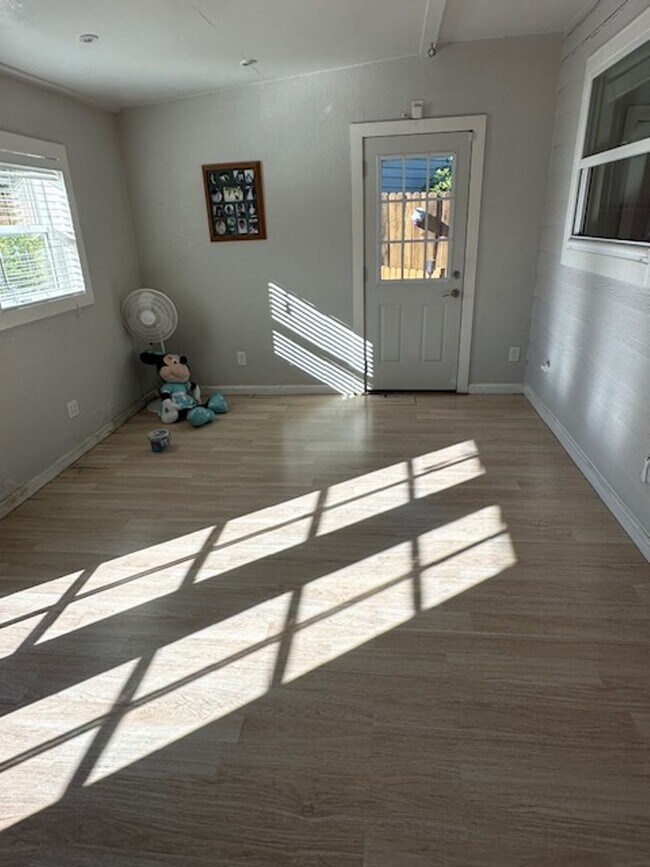 Building Photo - 9507 Lazy Creek Dr