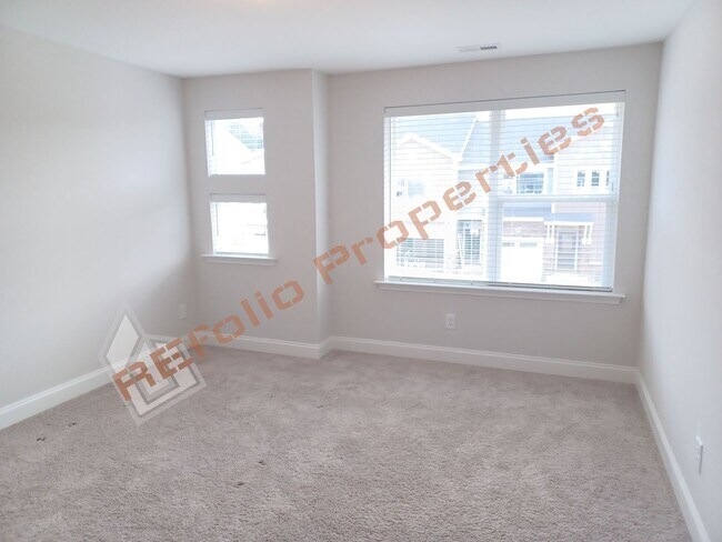 Building Photo - 238 Deardom Way
