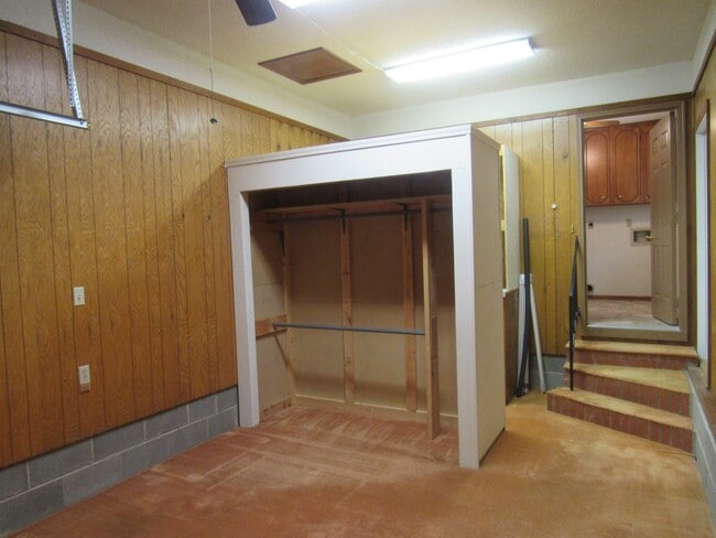 Building Photo - Questions call Peggy Goodman 501 676 1758