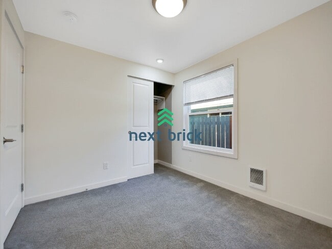 Building Photo - 3 Bed 1 Bath Charming Seattle Home is Ready for Rent!