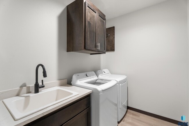 Building Photo - 1113 S Foss Ave