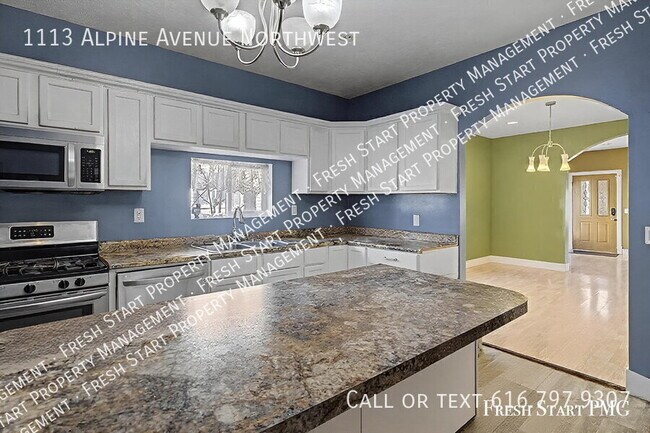 Building Photo - 1113 Alpine Ave NW