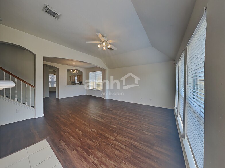 Building Photo - 30 Huntington Bend Dr