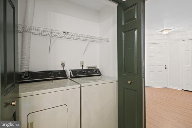 Building Photo - 5006 Dorsey Hall Dr