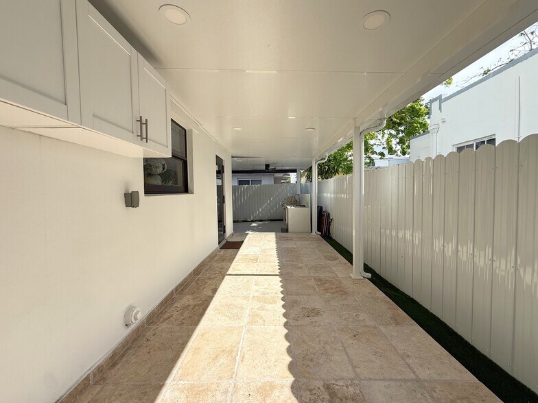 Building Photo - 927 SW 18th Ave