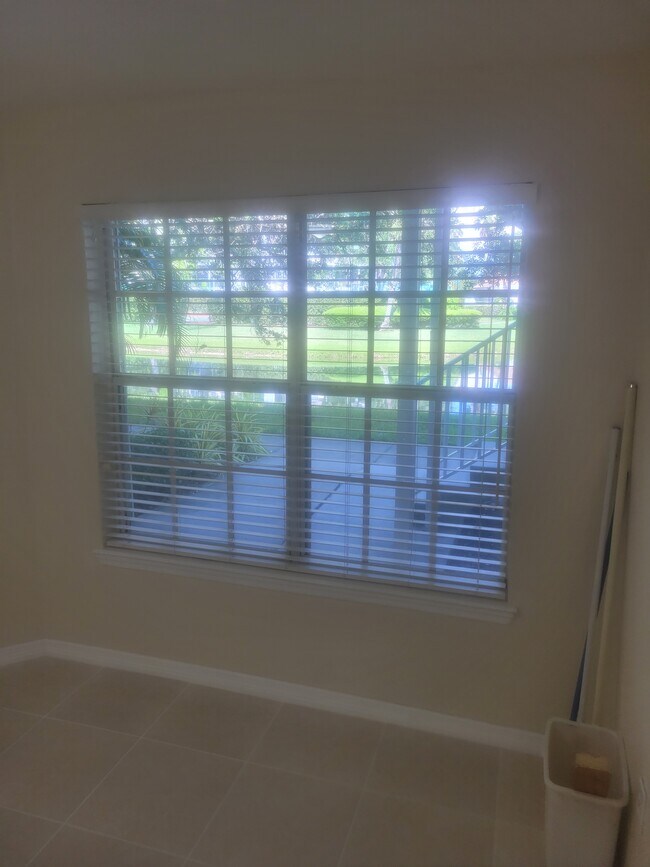 Building Photo - 850 S Tamiami Trl