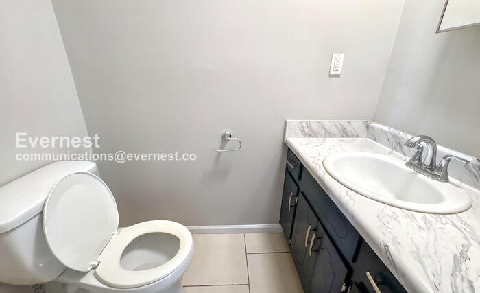 Building Photo - 1100 Cotton Ave SW