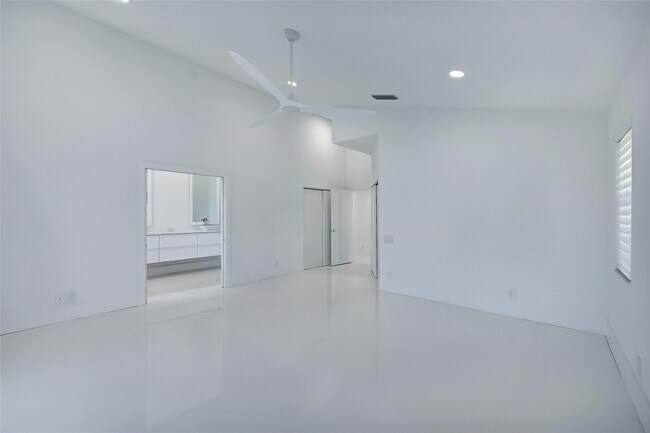 Building Photo - 6014 Golf Villas Dr