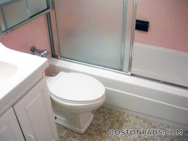 Building Photo - 62 Boylston St