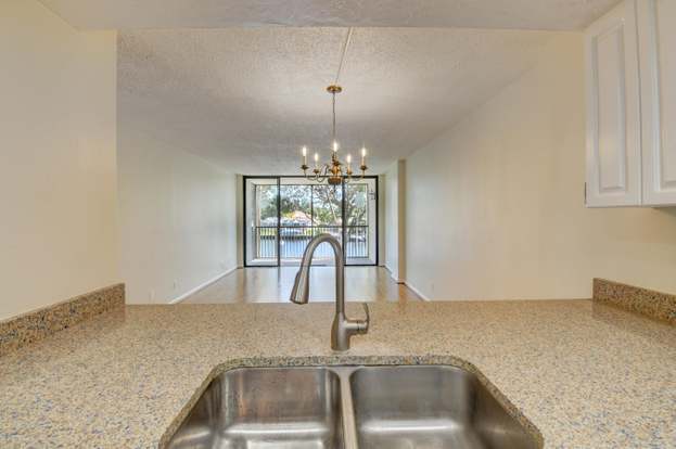Building Photo - 14 Royal Palm Way