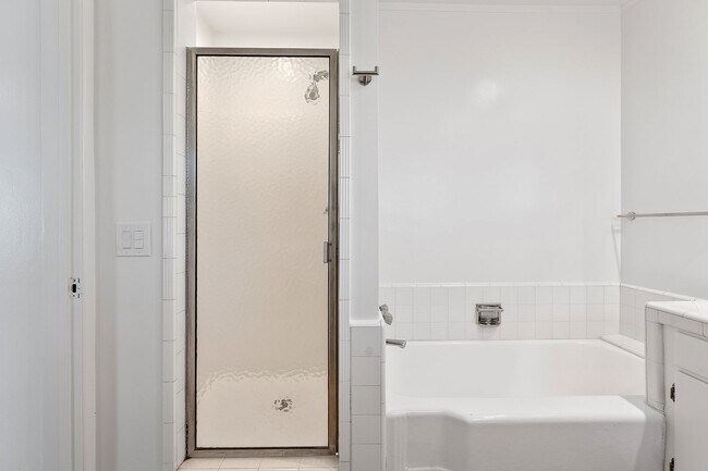 Building Photo - 11053 Strathmore Dr