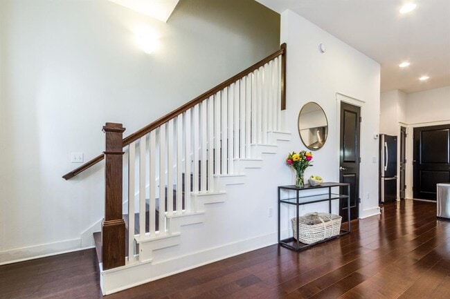 Building Photo - 2520 Bluebonnet Ln
