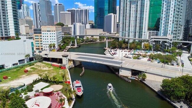 Building Photo - 92 SW 3rd St