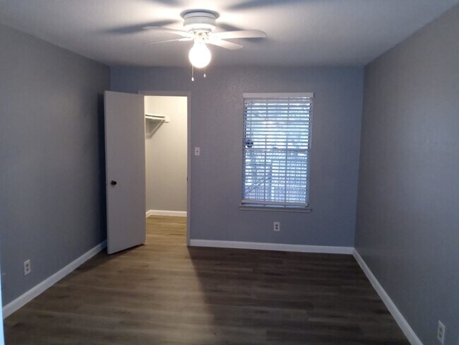 Building Photo - 9700 Leawood Blvd