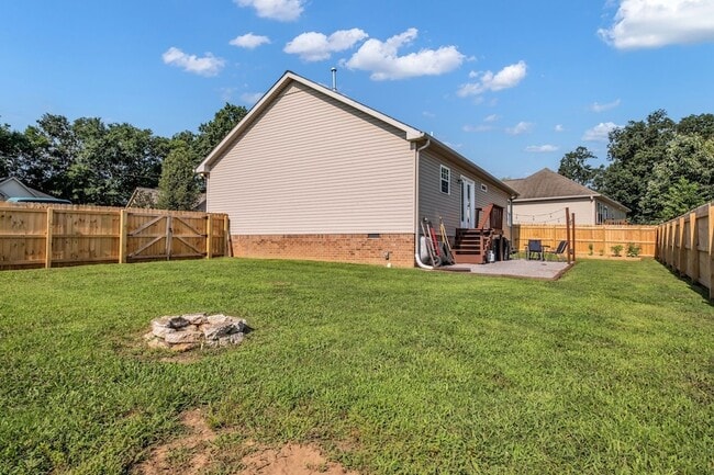 Building Photo - 201 Christine Dr