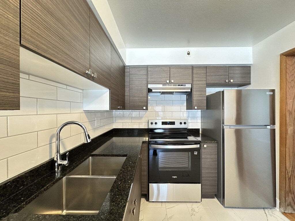 Building Photo - 1653 Oakwood Ave