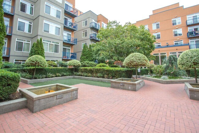 Building Photo - 2bd/1.75ba Seattle Condo