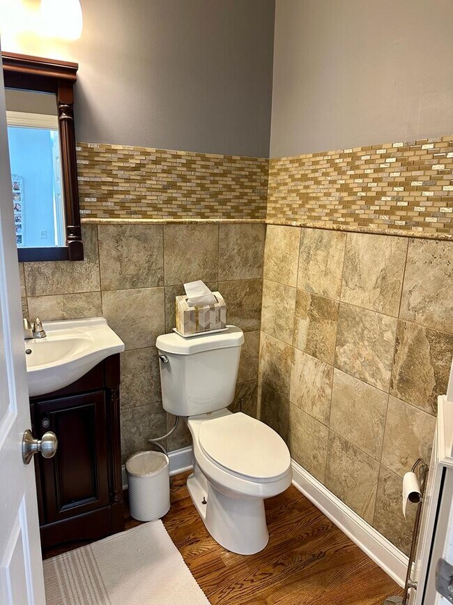 Building Photo - 562 Honeydew Ln SW