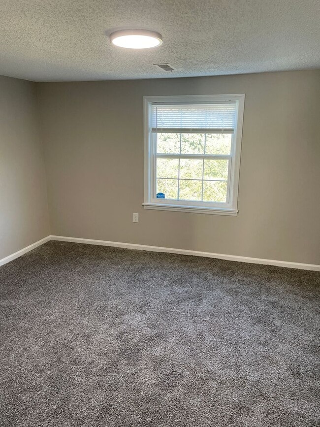 Building Photo - 631 Junia Ave