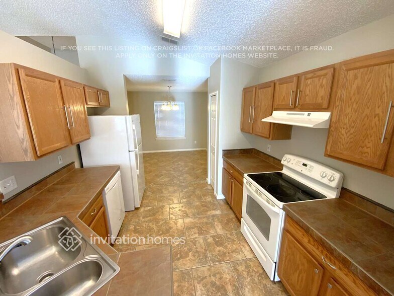 Building Photo - 572 Prosperity Lake Dr