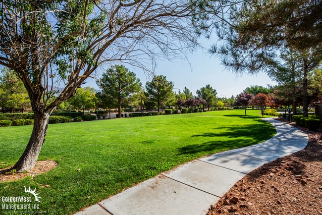 Building Photo - Gorgeous 3Bdm + Den 3Ba Home near Aliante ...