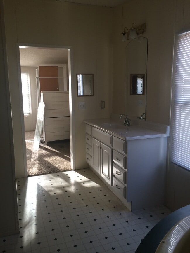 Building Photo - 1331 Ponderosa Ave NW