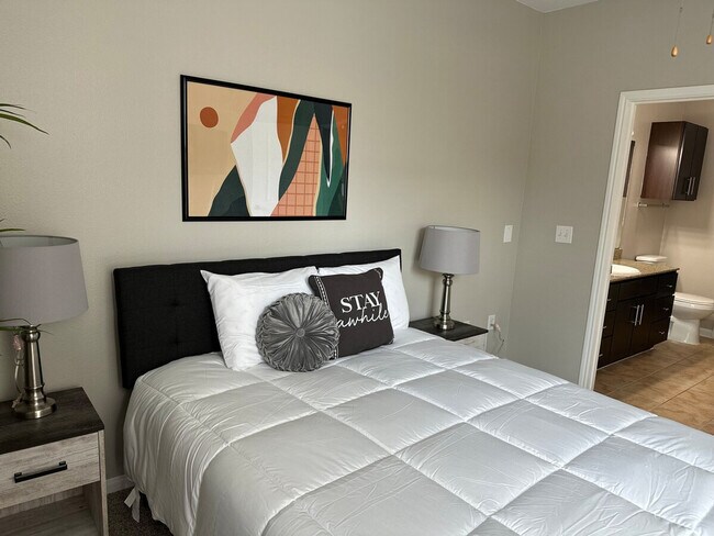 Building Photo - 800 W Sam Houston Pkwy N