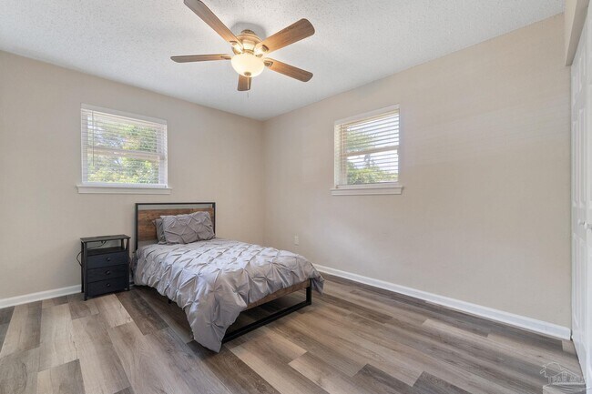 Building Photo - 8 Goodman Ln