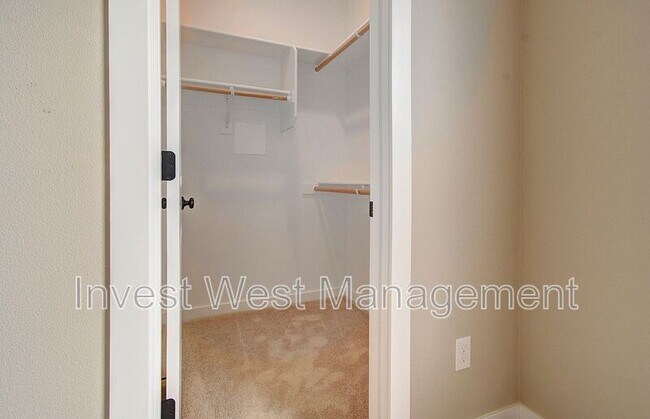 Building Photo - 1651 52nd Ct