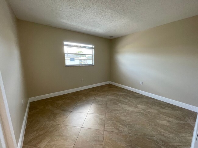 Building Photo - ANNUAL RENTAL - POINCIANA-2 BED-1 BATH