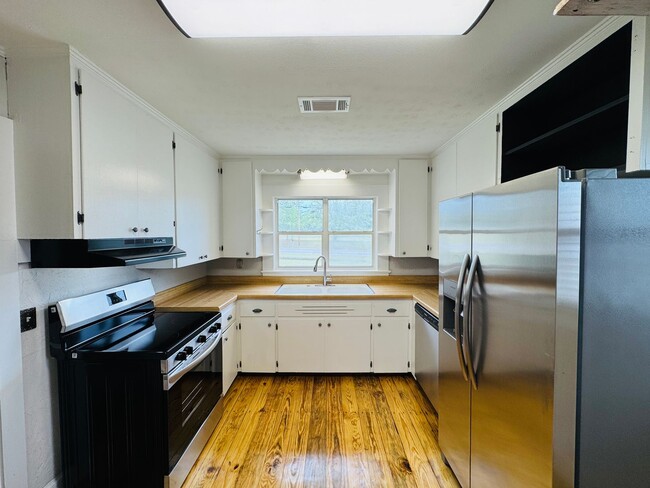 Building Photo - Paradise in Tallassee