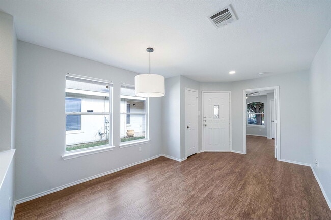 Building Photo - 3002 Crownover St