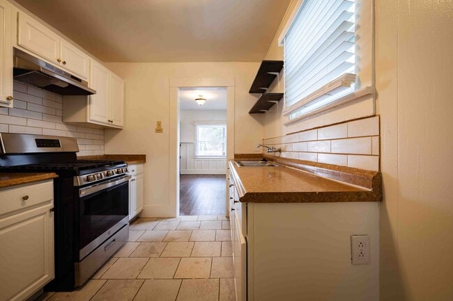 Building Photo - Georgia Street