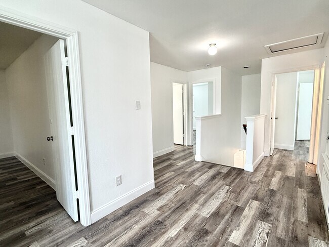 Building Photo - 529 W Metcalfe St