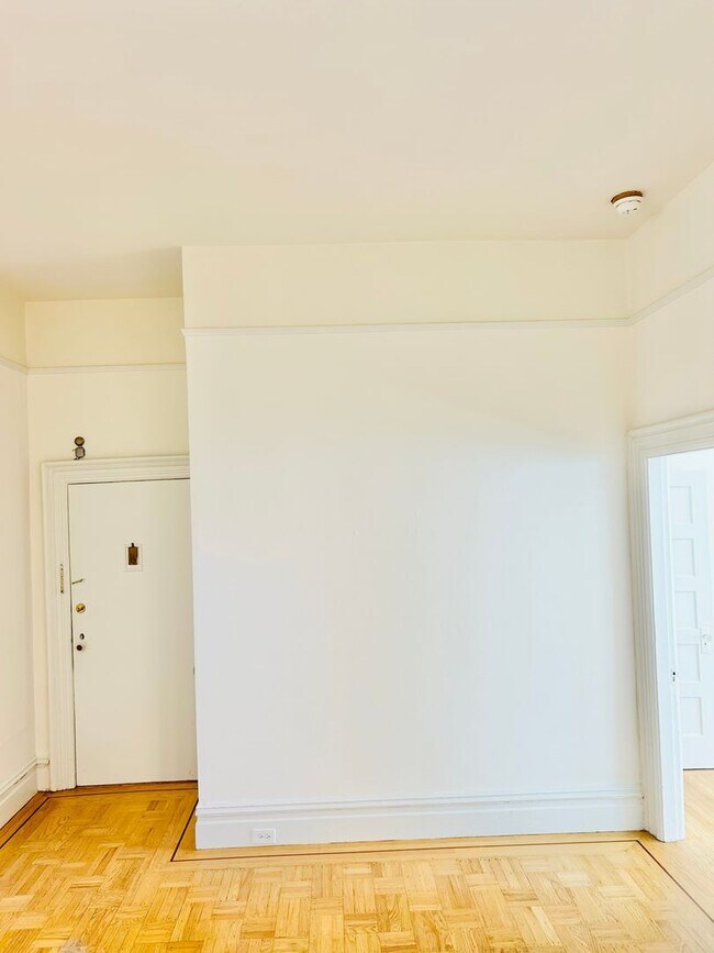 Building Photo - 2116-2118 Greenwich Street
