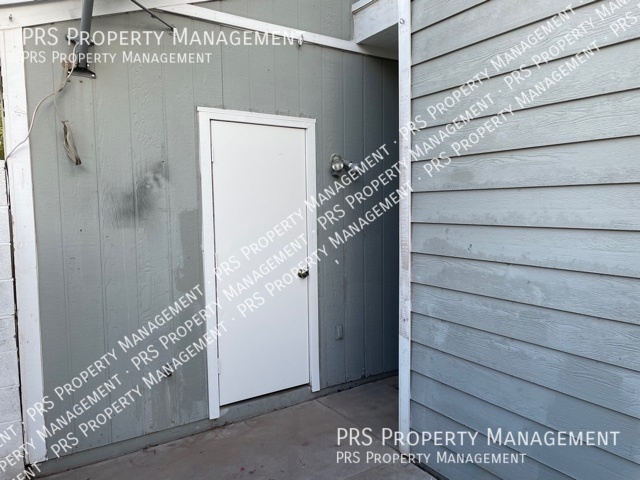 Building Photo - 1600 N Saba St