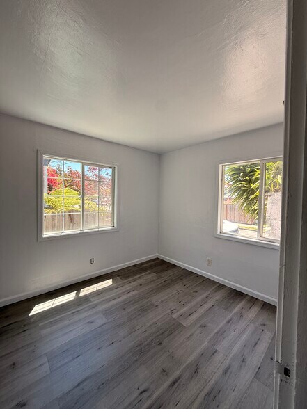 Building Photo - 5360 Brookdale Ave