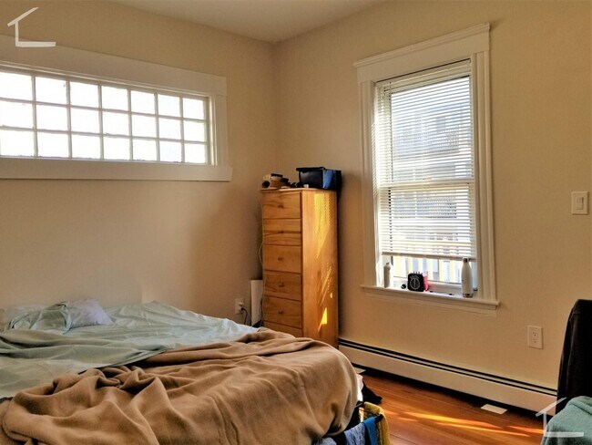 Building Photo - Gem, XL Apt in Packards Corner with SERIOUS Renovation!   Near Boston University, Perfect for Stu...