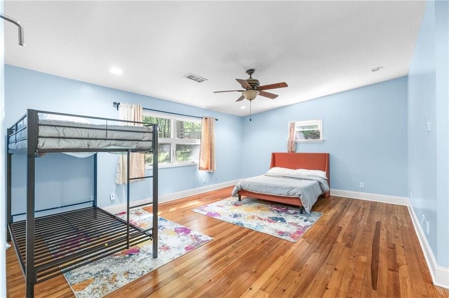 Building Photo - 6567 Tahiti Way