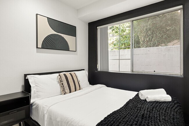 Building Photo - 10777 Ashton Ave