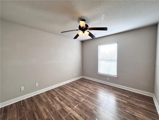 Building Photo - 4300 SW Limestone Ave