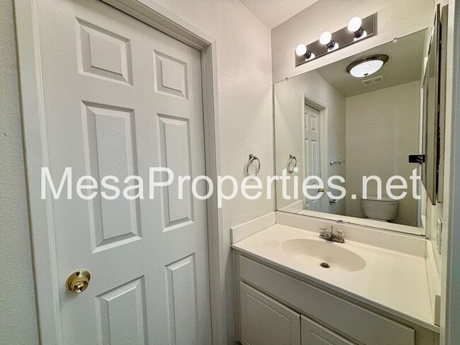 Building Photo - 15083 Brown Ln