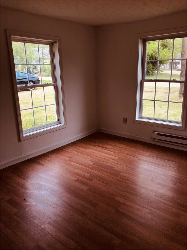 Building Photo - 185 Church St